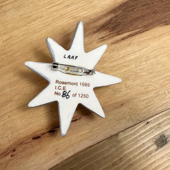 Vintage Alice in Wonderland Pin Rosemont 1999 No. 86 out of 1250 signed - Picture 3 of 4